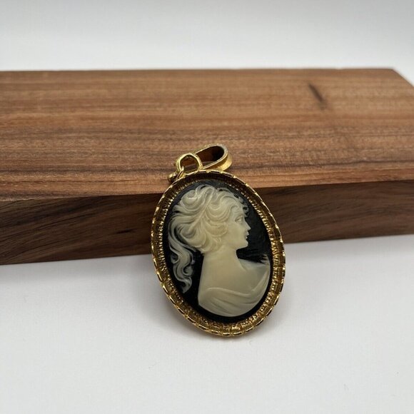 Vintage Black Resin Carved Shell Victorian Lady Faux Cameo Pendant Gold Tone - Picture 1 of 5